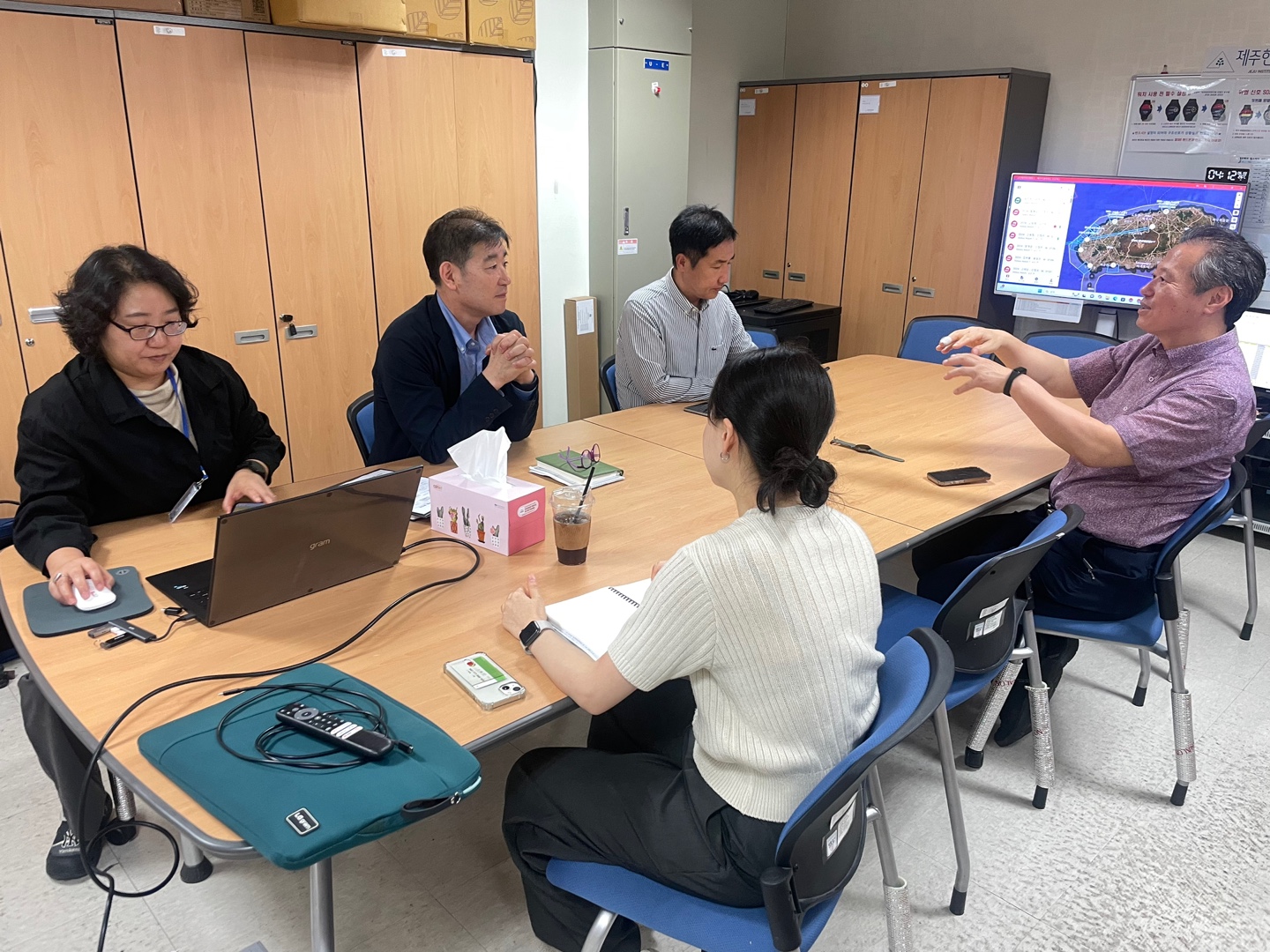 지난 6월 2일, 제주한의약연구원은 제주해녀 앱·웹의 안정적 운영과 서비스 품질 향상을 위해 IT 전문가 자문회의를 개최하였습니다.

기능 개선, 사용자 경험 향상, 수집 데이터 활용 방안 등을 점검하여 향후 시스템 고도화를 추진해 나가겠습니다.

#제주한의약연구원 #제주해녀 #앱개선 #웹서비스 #공공서비스혁신 #IT자문회의