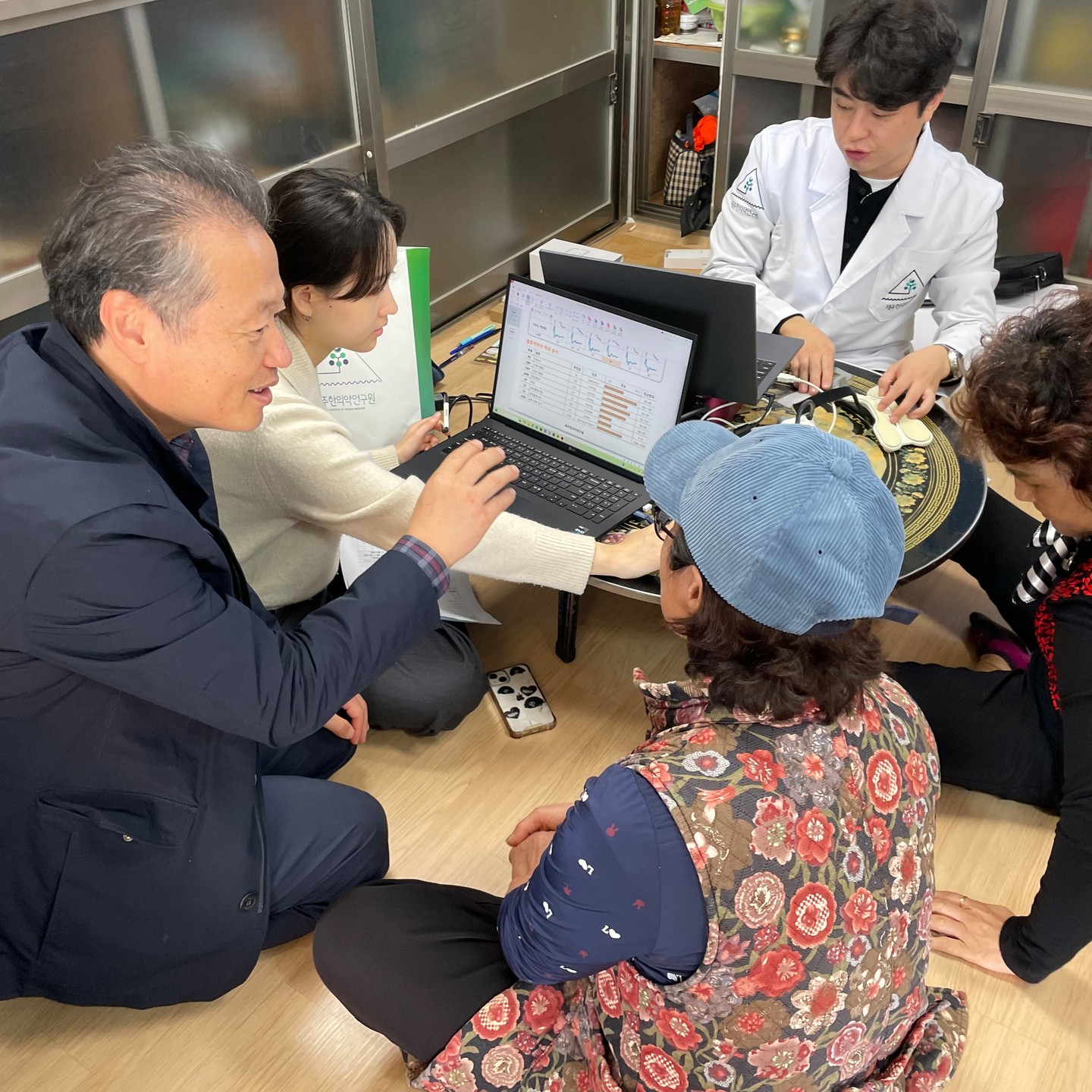 🌊제주해녀 실증사업 신규어촌계 스마트워치⌚️ 교육 및 건강정보 수집🧑‍💻
(동일리 어촌계, 2024. 11. 12.)

☝️신규어촌계 스마트워치 배부 및 사용법 교육
✌️맥진기를 통한 고유질환 건강정보 수집

#제주한의약연구원 #제주해녀 #디지털헬스케어 #건강정보데이터 #스마트워치 #제주해녀 #해녀문화
