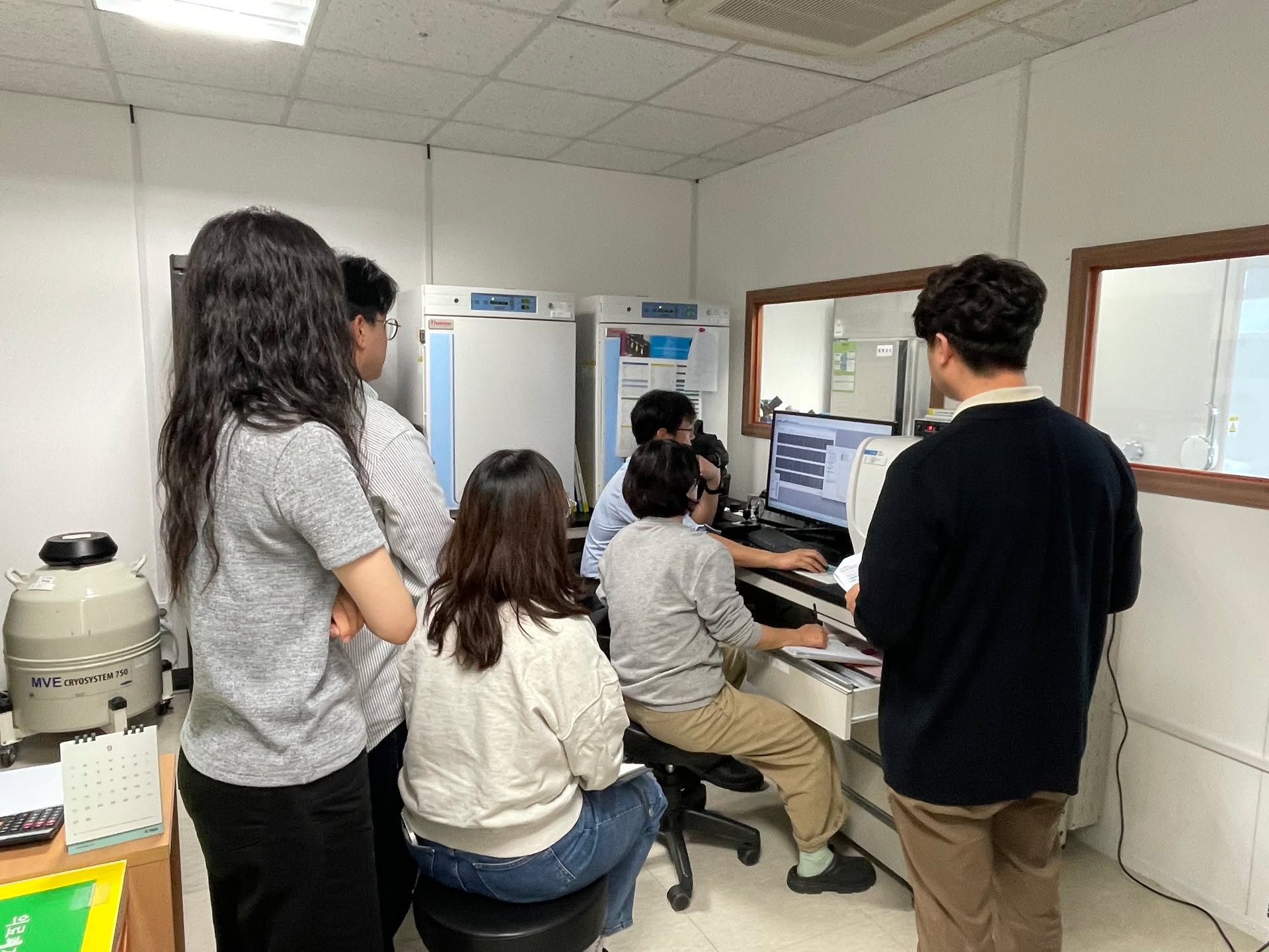 고효율시료검색시스템을 이용한 세포기반 효능평가 실습 교육(2024. 10. 10.)

#제주한의약연구원 #고효율시료검색시스템 #세포기반효능평가