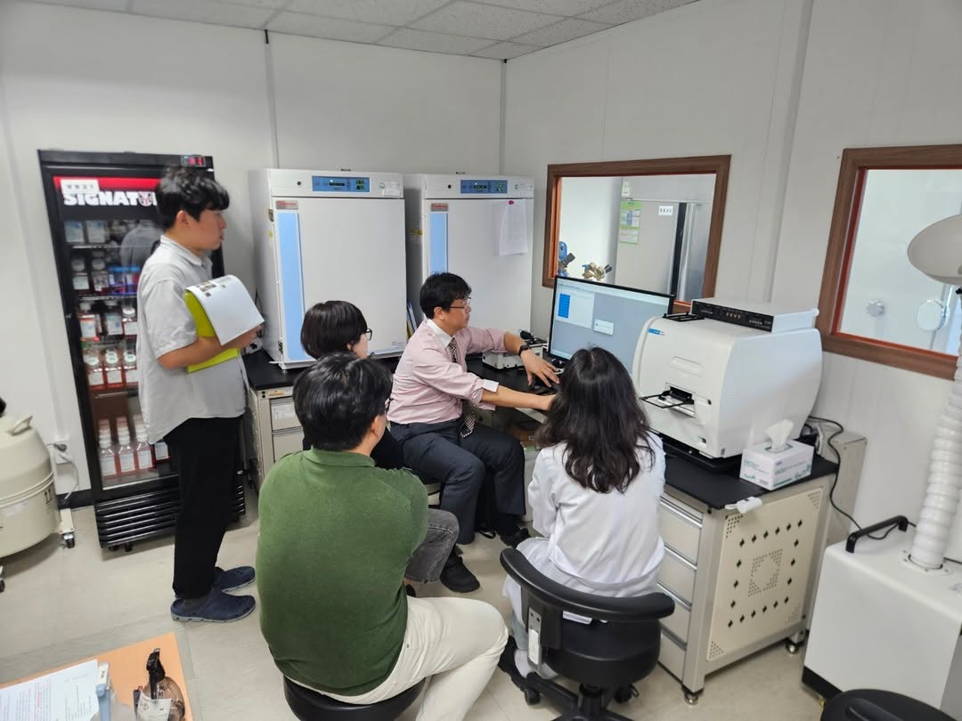 고효율시료검색시스템을 이용한 세포기반 효능평가 실습 교육(2024. 8. 27.)

#제주한의약연구원 #고효율시료검색시스템