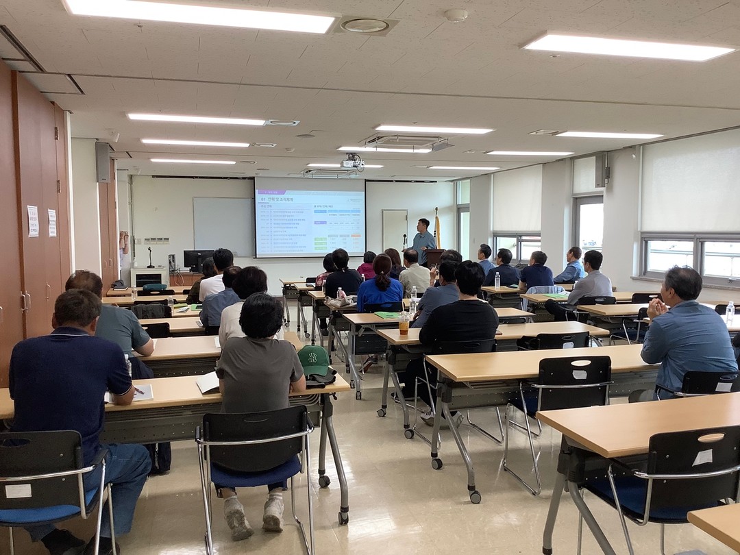 🎈2024 한의 공공의료서비스 및 한의웰니스 육성 연구🎈

'약이 되는 풀, 꽃, 나무 이야기 약초학교'가 개강하였습니다🍀

교육 프로그램은 약초 재배, 채취, 섭취, 가공, 효능, 유통 등에 대한 전반적인 약초지식과 현장견학으로 구성되어 있으며 제주도민을 대상으로 오는 5월 22일부터 6월 26일까지 매주 수요일마다 6주간 진행될 예정입니다

많은 관심 부탁드립니다🙇‍♀️

#제주한의약연구원 #약초학교 #한의공공의료서비스 #한의웰니스