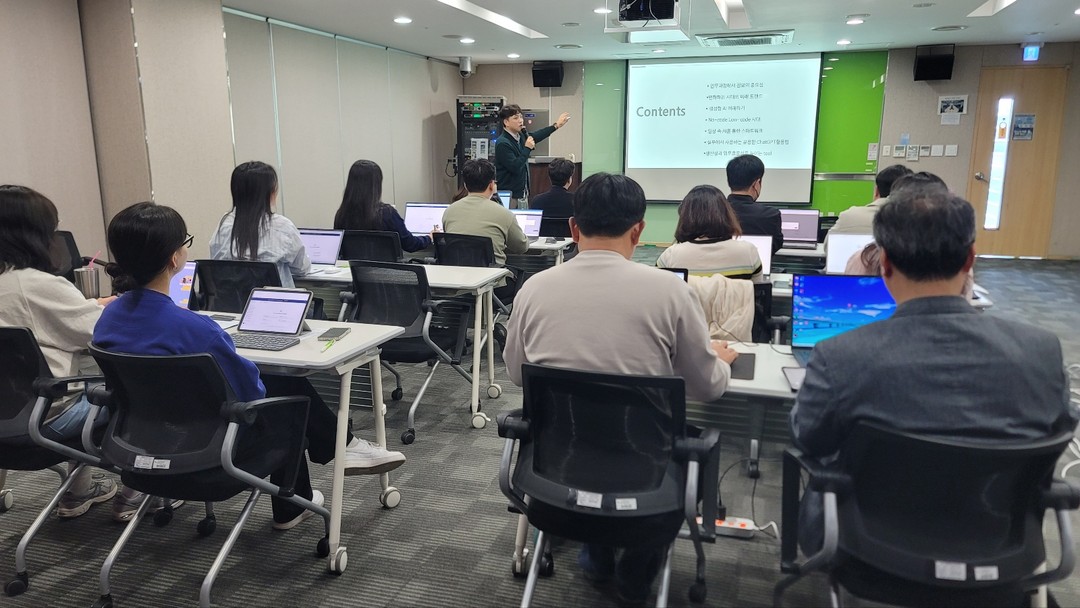 가족친화 직장교육_실무에서 활용하는 챗 GPT 활용법(2024. 4. 15.)

#제주한의약연구원 #챗gpt #가족친화직장교육 #직원교육