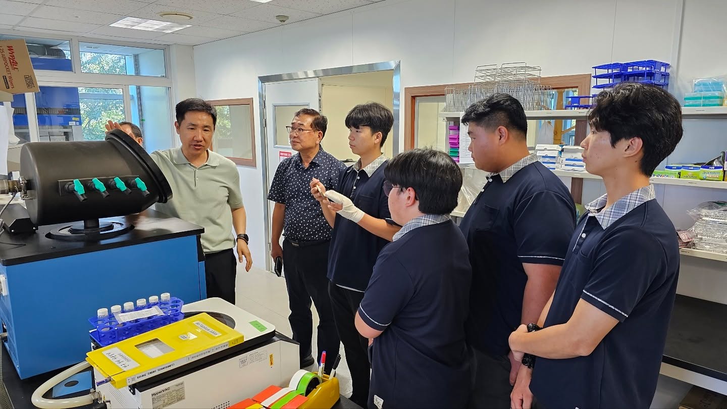 서귀과학고등학교 인력양성 및 견학🏫(2023. 9. 6.)

#제주한의약연구원 #서귀과학고등학교 #인력양성 #견학 #연구실👩‍🔬